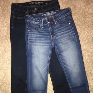 Bundle of Dark and Light Wash AEO Jeans!